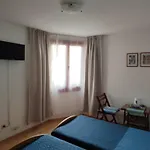 Πανσιόν Guest Melsambria